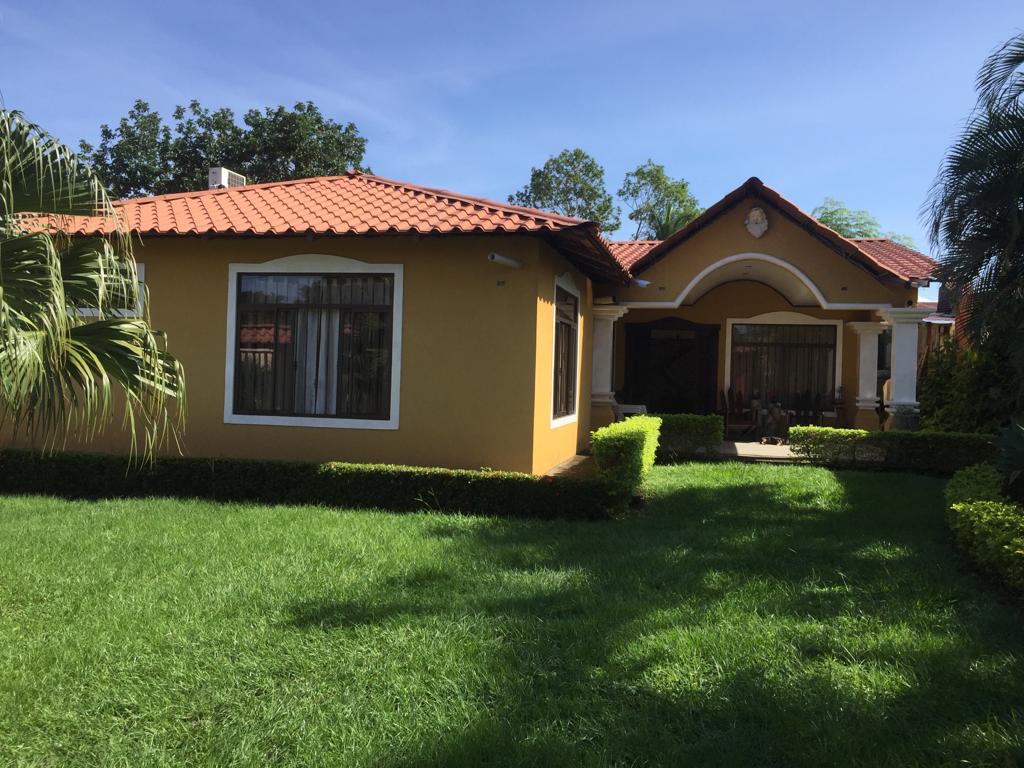 CityMax vende casa con amplia zona verde en Esparza Puntarenas