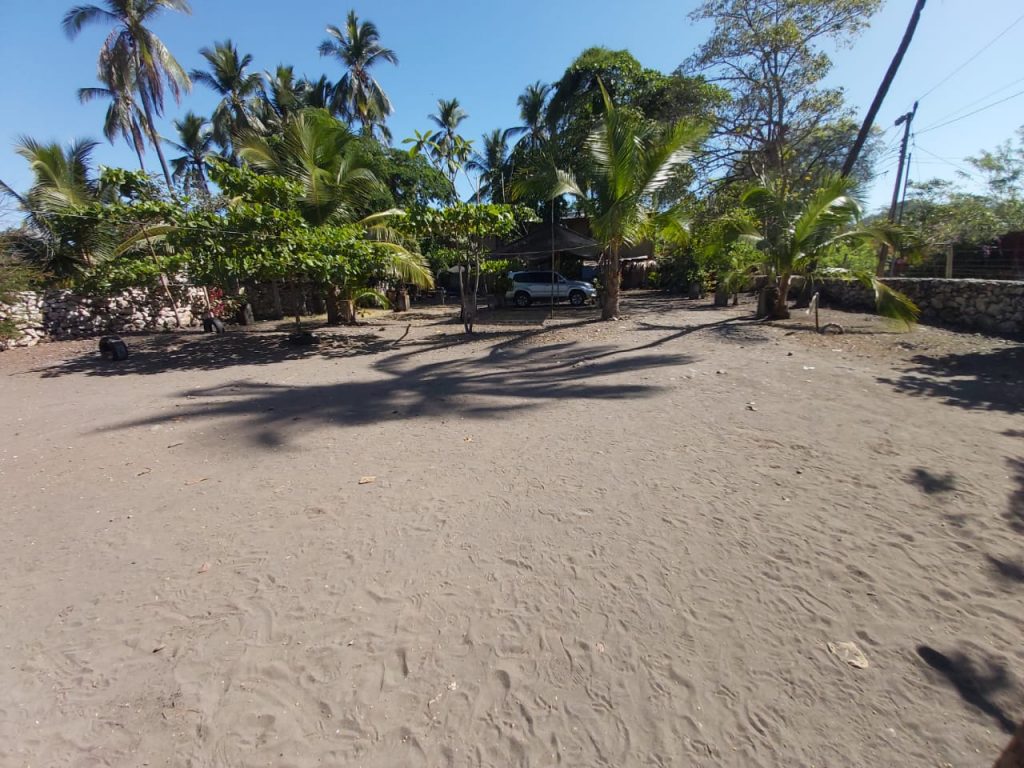 GANGA Venta de Amplio Terreno Frente a Playa Con Obra Gris Sin terminar